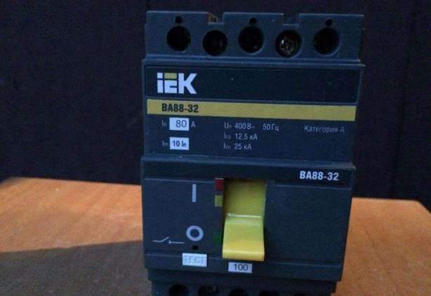 Автоматический выключатель iek ва88 32. ИЭК ba88-32. Автомат 32а IEK. IEK ba88-35 120а. IEK ba88-32 100 ампер.