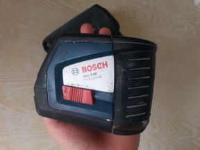 Линейный лазерный нивелир уровень Bosch GLL 2-50