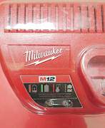 Milwaukee M12 зарядное устройство 220V (новое)