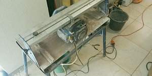 Плиткорез электрический на столе