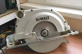 Дисковая пила Dewalt D23700 (1750W 235mm)