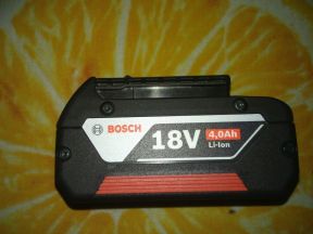  зарядное Bosch AL1860CV и батарею Bosch 18V
