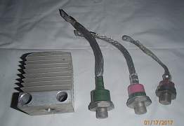 Тиристор и силовые диоды с радиаторами