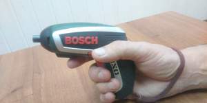Аккумуляторная отвертка Bosch IXO IV, немного б/у
